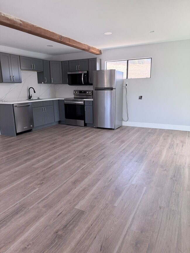 Building Photo - 4554 Estate Dr