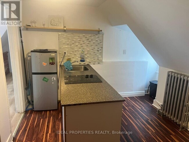 Building Photo - 277 Bronson Ave