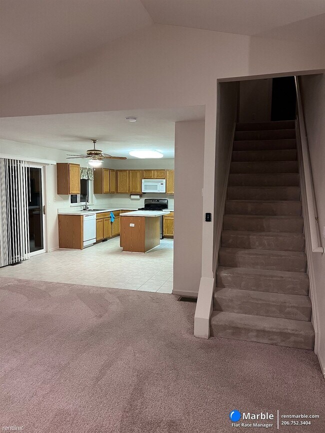 Building Photo - 3 br, 2.5 bath Townhome - 467 Canterbury Ln