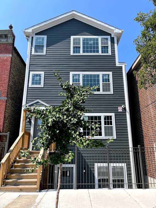 Building Photo - 1906 S Carpenter St