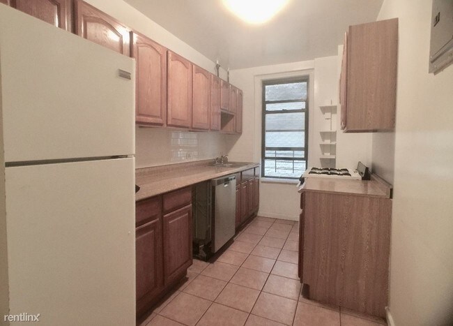 Building Photo - 723 W 177th St