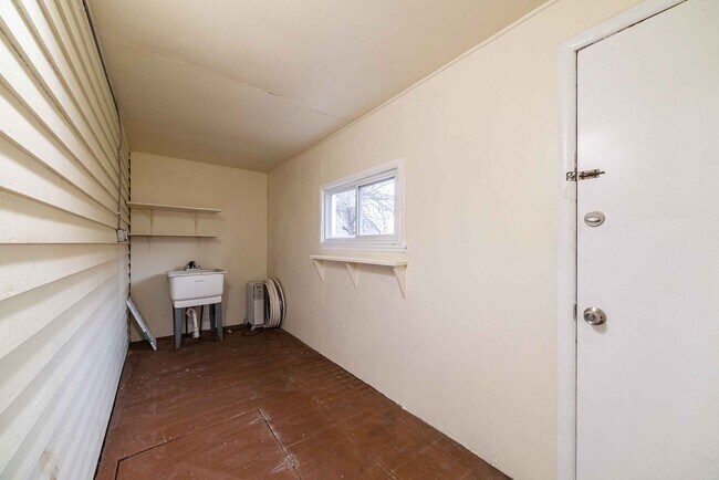 Foto del edificio - $1300 - Spacious Hamtramck home