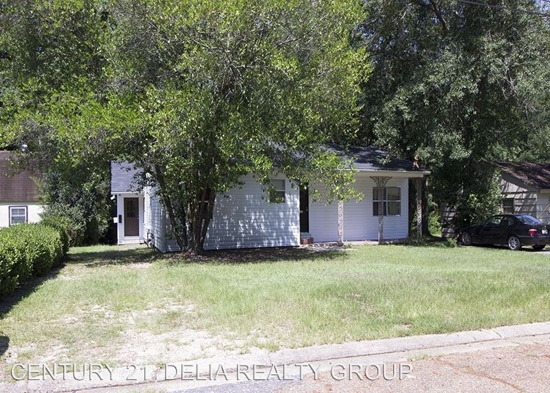 Primary Photo - 133 Country Club Cir