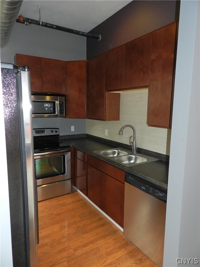 Building Photo - 317 S Clinton St