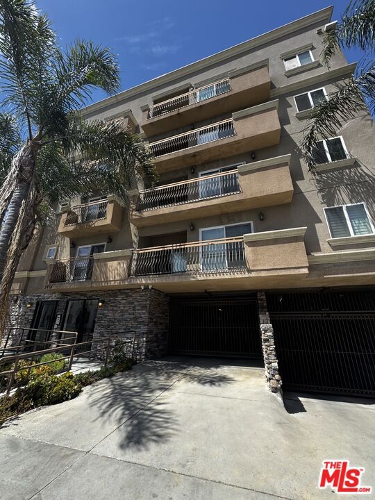 Building Photo - 3855 Ingraham St