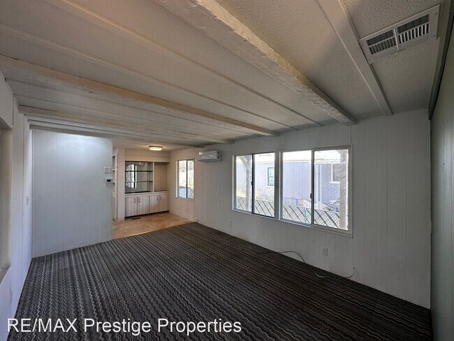 Building Photo - 2 br, 2 bath House - 2915 E. Thompson Ave.