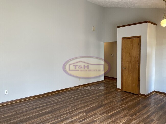 Building Photo - Charming Geist Area Ranch
