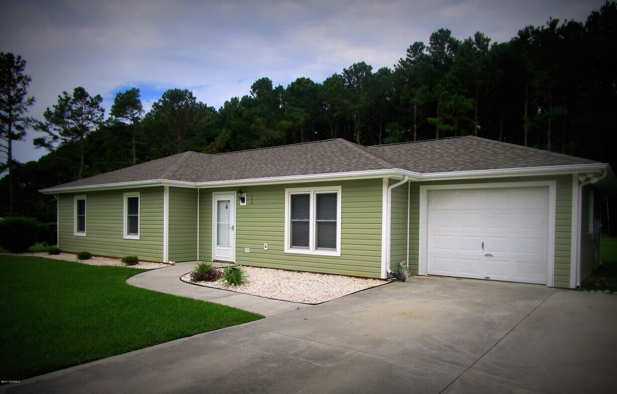 128 Silver Creek Dr, Swansboro, NC 28584 House Rental in Swansboro