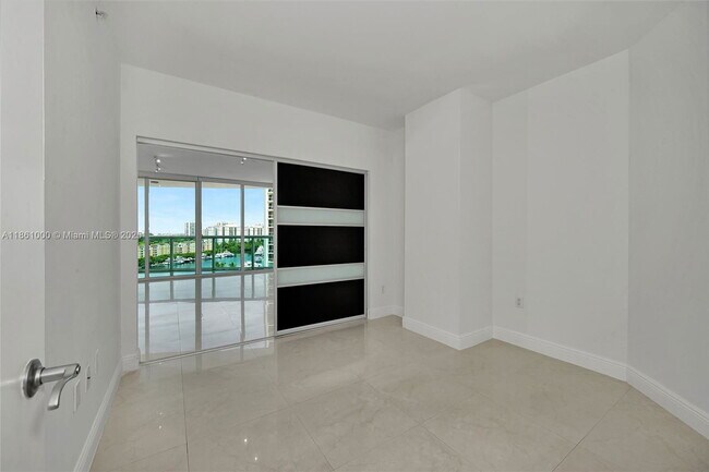 Foto del edificio - 3001 Turnberry Way