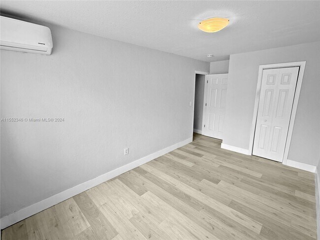 Building Photo - 6647 SW 59th Pl