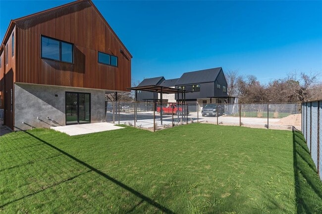 Building Photo - 915 Tillery St