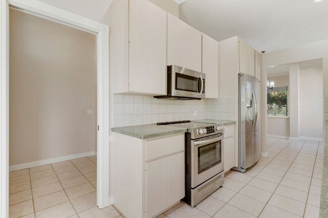 Building Photo - 7428 SE Waxberry Cir