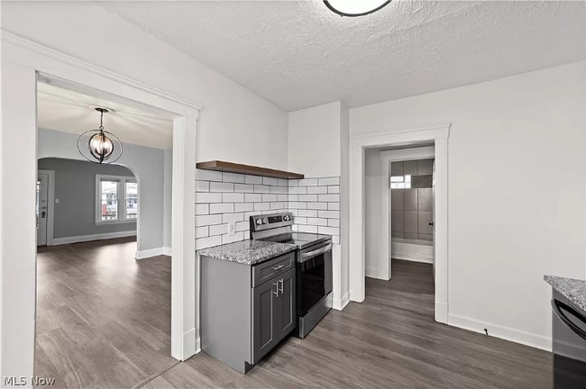 Foto del edificio - 4225 W 49th St