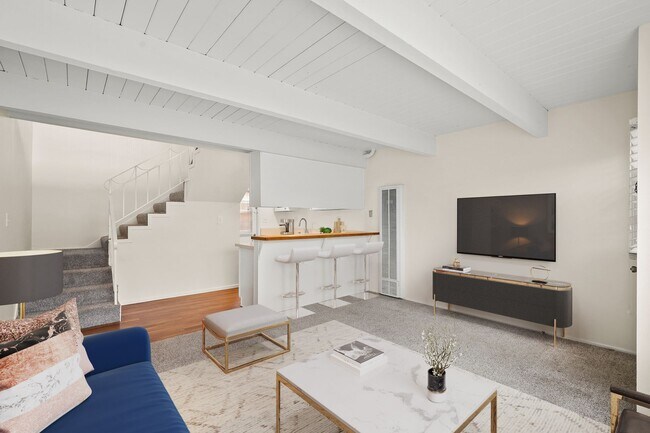 Building Photo - 2041 W Palmyra Ave