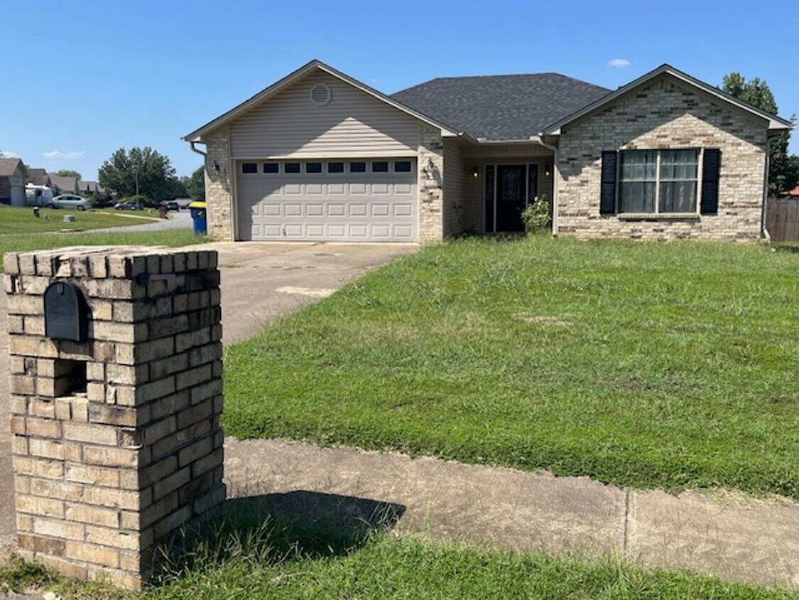 Primary Photo - Nice Cabot 3 bedroom 2 bathroom house for ...