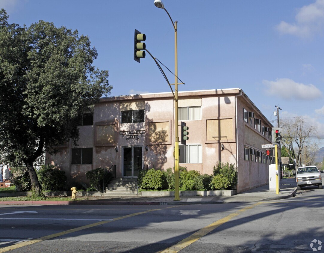 Foto del edificio - Vera Apts
