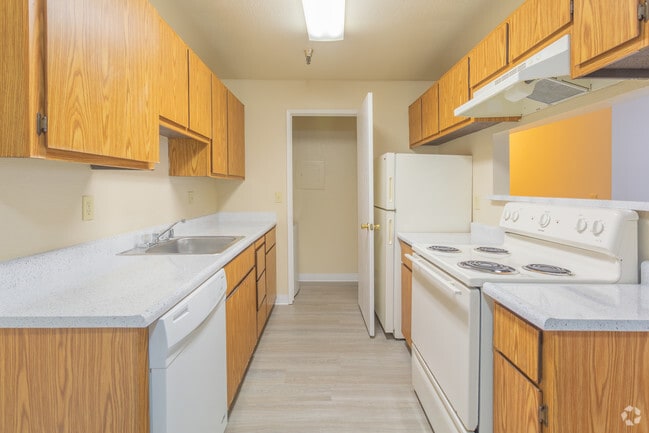 Kitchen - Willowbend Apartments