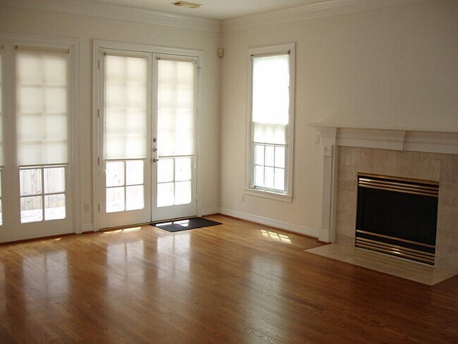 Building Photo - 3389 Maroneal St