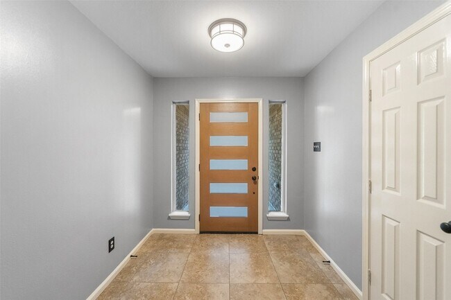 Foto del edificio - 16330 Autumn Wind Dr