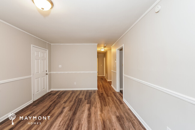 Building Photo - Brick 3 Bedroom Home