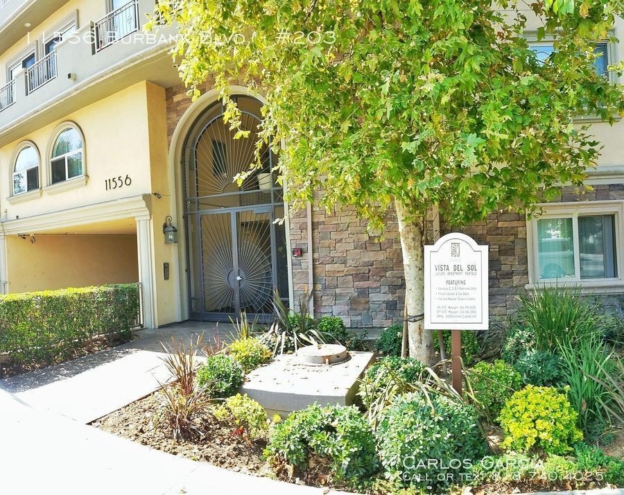 Primary Photo - 11556 Burbank Blvd