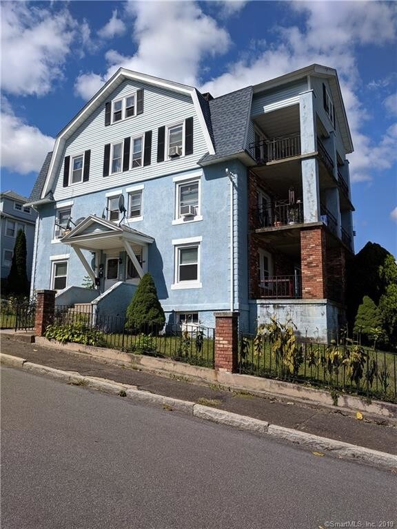 105 Grove St, Naugatuck, CT 06770 Room for Rent in Naugatuck, CT