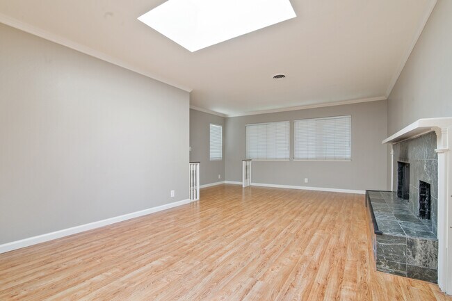 Living room - 1059 El Centro Ave