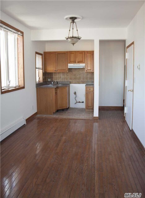 Foto del edificio - 79-14 Cypress Ave