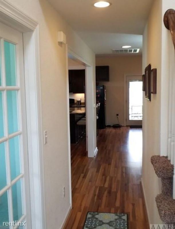 Building Photo - 4 br, 2.5 bath House - bay leaf dr