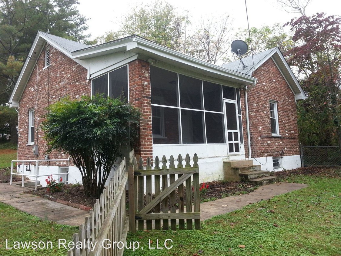 Primary Photo - 2733 McVitty Rd