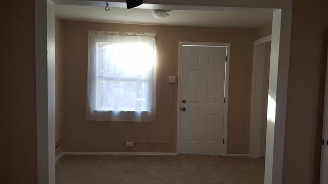 Building Photo - 2618 N Edith Blvd Unit 2