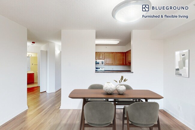 Building Photo - 2251 Pimmit Dr