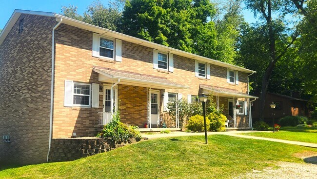 Building Photo - 228 River Rd