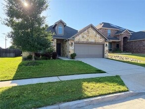 Building Photo - 916 Laredo Ct
