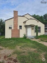Building Photo - 1613 Beverly Dr