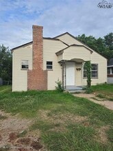 Building Photo - 1613 Beverly Dr