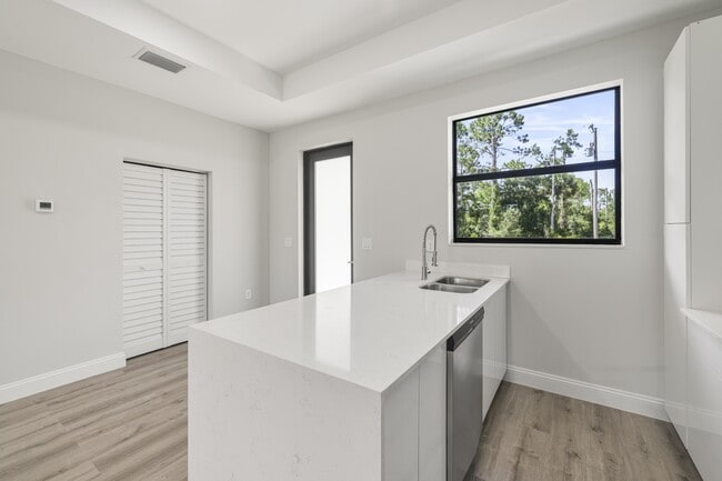 Foto del edificio - 934 Binkley St E