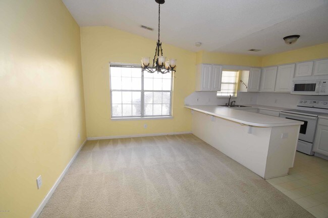 Building Photo - 2820 Mulberry Ln