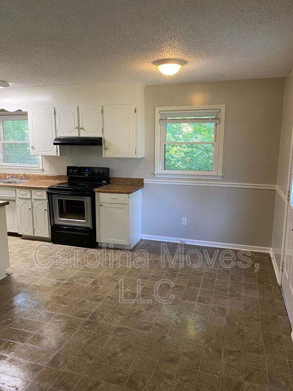 Building Photo - 205 Knighton Dr