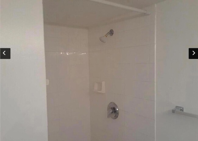 Foto del edificio - 100 Crestwood Ct N