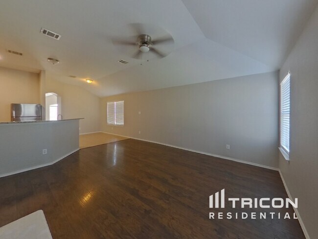 Foto del edificio - 9024 Weller Ln