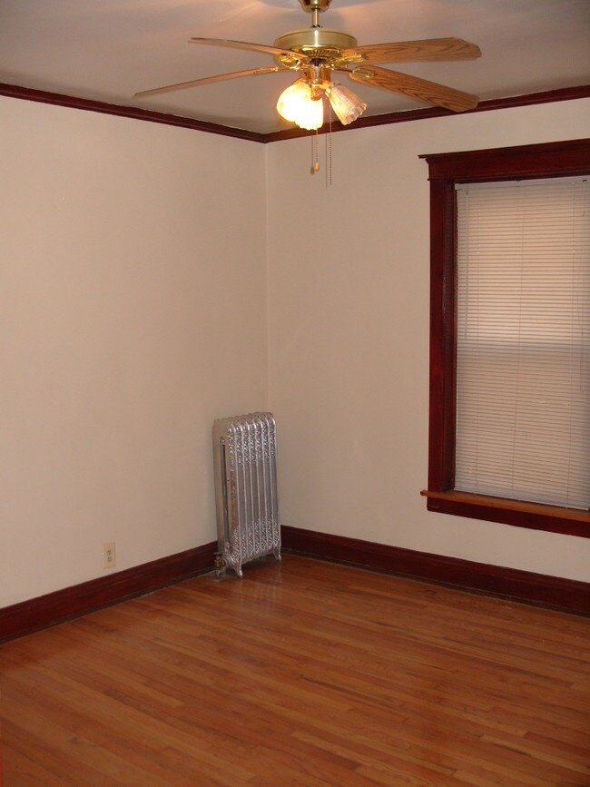 Building Photo - 6839 S East End Ave