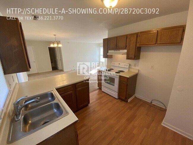 Foto del edificio - Charming 4 Bedroom/2 Bath Home w/ Fenced Yard