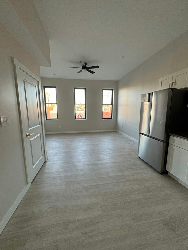 Foto del edificio - 2416 N Charles St