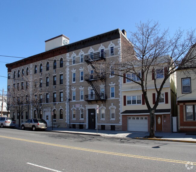 Foto del edificio - 514-516 John F Kennedy Blvd