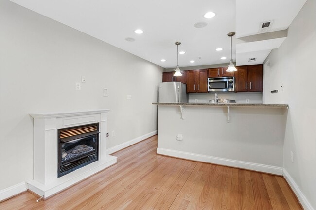 Building Photo - Great Opportunity In H St