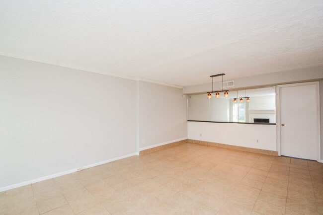 Building Photo - 8728 Wilcrest Dr