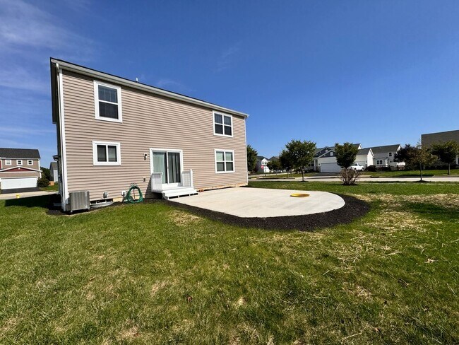 Foto del edificio - 4-Bedroom House for Rent