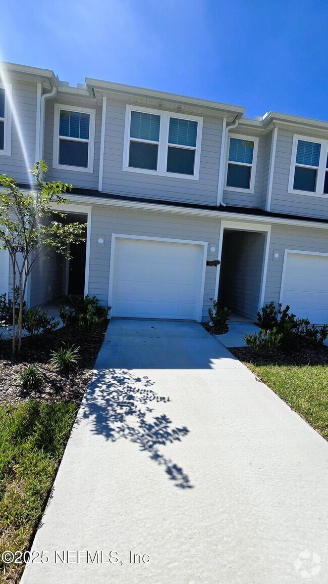 Building Photo - 603 Holly Lks Dr