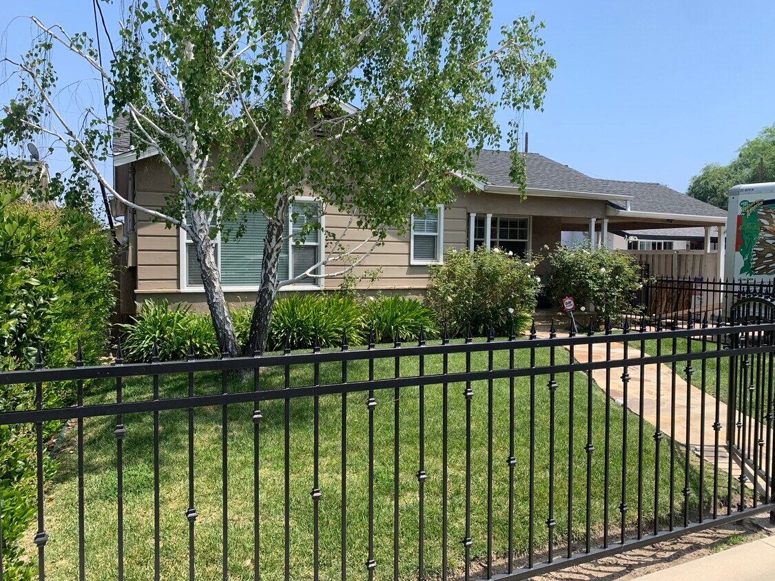 Primary Photo - 5354 Fallbrook Ave